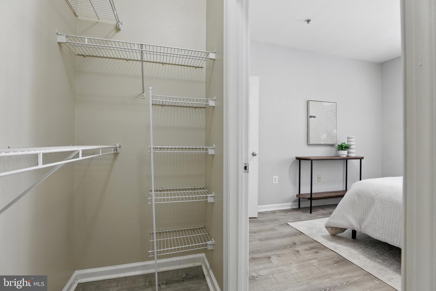 9486 VIRGINIA CENTER BLVD #5, VIENNA, Virginia 22181, 1 Bedroom Bedrooms, 2 Rooms Rooms,1 BathroomBathrooms,Residential,For sale,9486 VIRGINIA CENTER BLVD #5,VAFX2237010 MLS # VAFX2237010