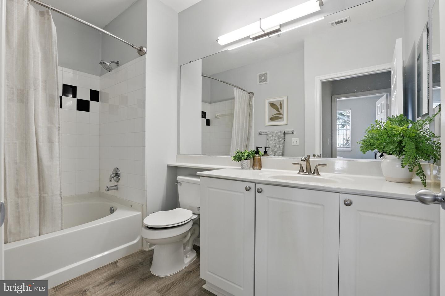 9486 VIRGINIA CENTER BLVD #5, VIENNA, Virginia 22181, 1 Bedroom Bedrooms, 2 Rooms Rooms,1 BathroomBathrooms,Residential,For sale,9486 VIRGINIA CENTER BLVD #5,VAFX2237010 MLS # VAFX2237010