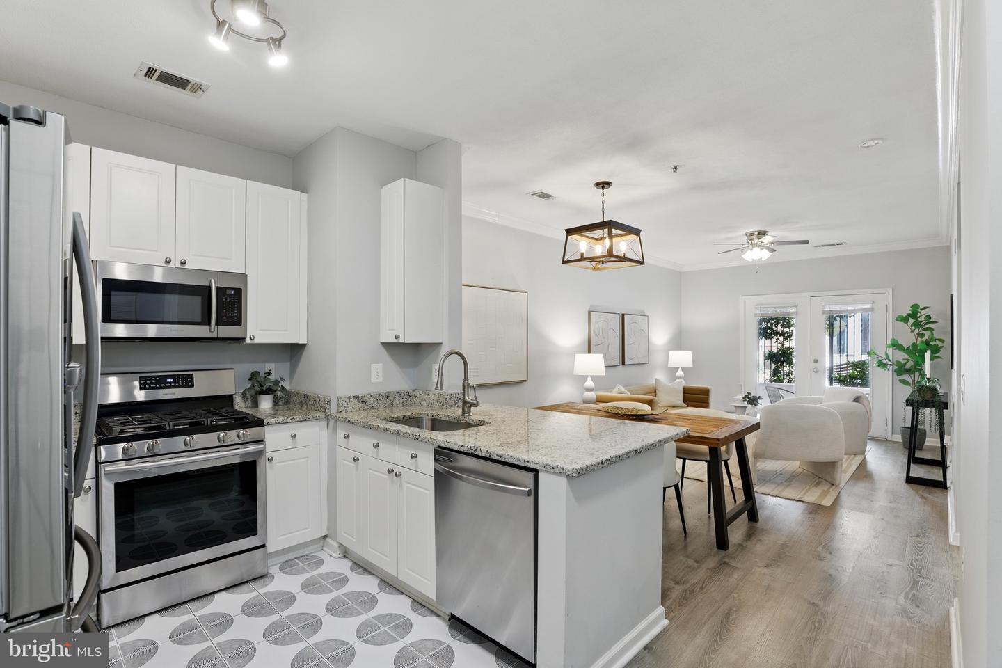 9486 VIRGINIA CENTER BLVD #5, VIENNA, Virginia 22181, 1 Bedroom Bedrooms, 2 Rooms Rooms,1 BathroomBathrooms,Residential,For sale,9486 VIRGINIA CENTER BLVD #5,VAFX2237010 MLS # VAFX2237010