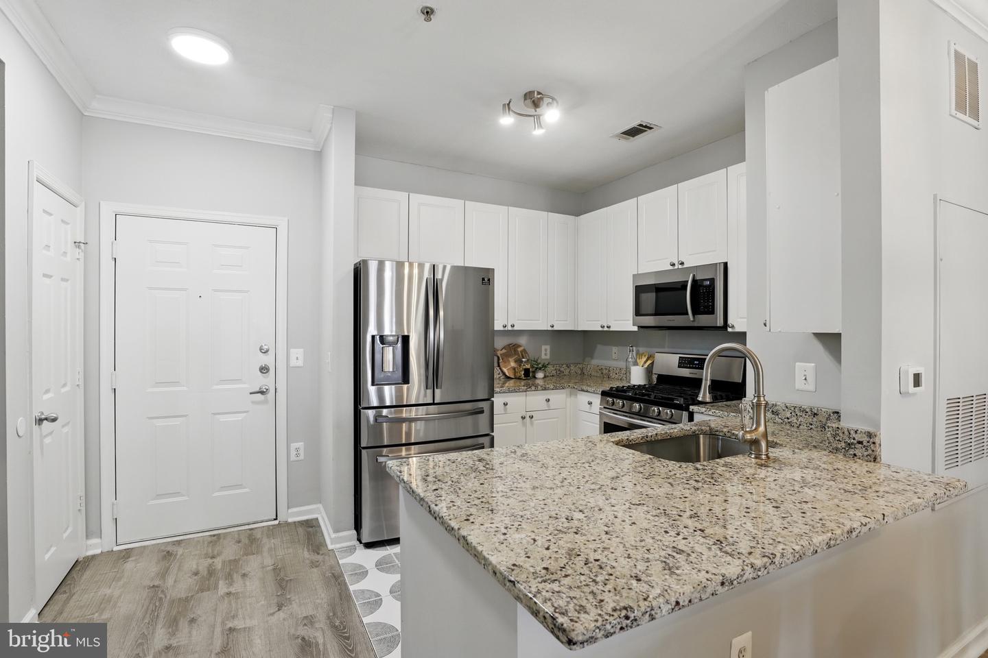 9486 VIRGINIA CENTER BLVD #5, VIENNA, Virginia 22181, 1 Bedroom Bedrooms, 2 Rooms Rooms,1 BathroomBathrooms,Residential,For sale,9486 VIRGINIA CENTER BLVD #5,VAFX2237010 MLS # VAFX2237010