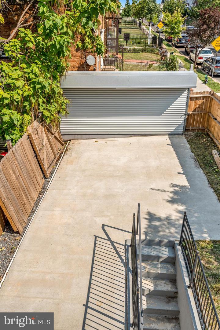 1657 MONTELLO AVE NE #1, WASHINGTON, District Of Columbia 20002, 3 Bedrooms Bedrooms, 6 Rooms Rooms,3 BathroomsBathrooms,Residential,For sale,1657 MONTELLO AVE NE #1,DCDC2172856 MLS # DCDC2172856