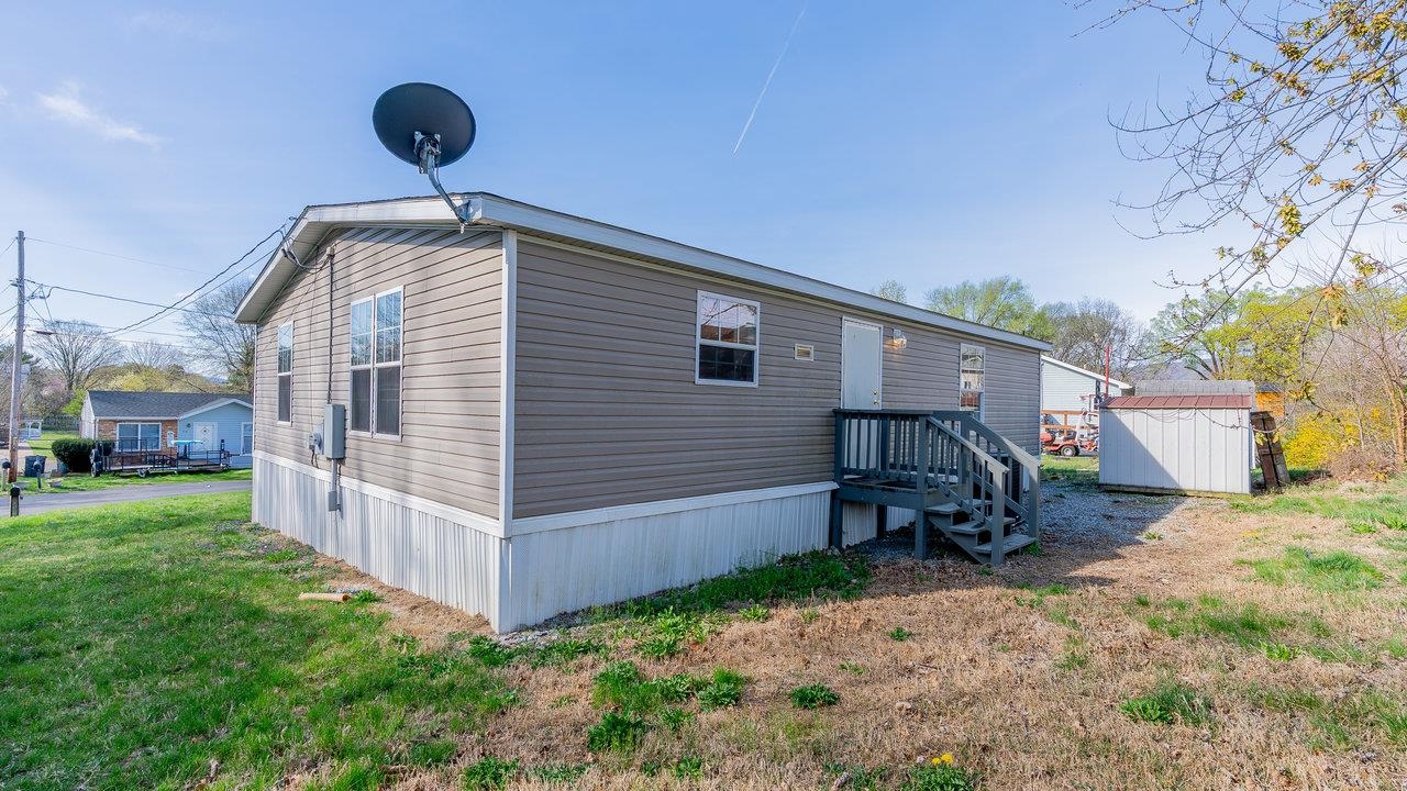 909 CAROL AVE, SHENANDOAH, Virginia 22849, 3 Bedrooms Bedrooms, ,2 BathroomsBathrooms,Residential,909 CAROL AVE,662570 MLS # 662570