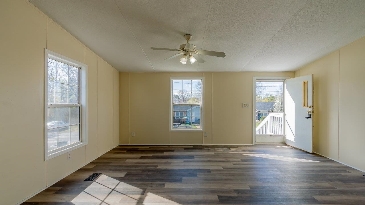 909 CAROL AVE, SHENANDOAH, Virginia 22849, 3 Bedrooms Bedrooms, ,2 BathroomsBathrooms,Residential,909 CAROL AVE,662570 MLS # 662570