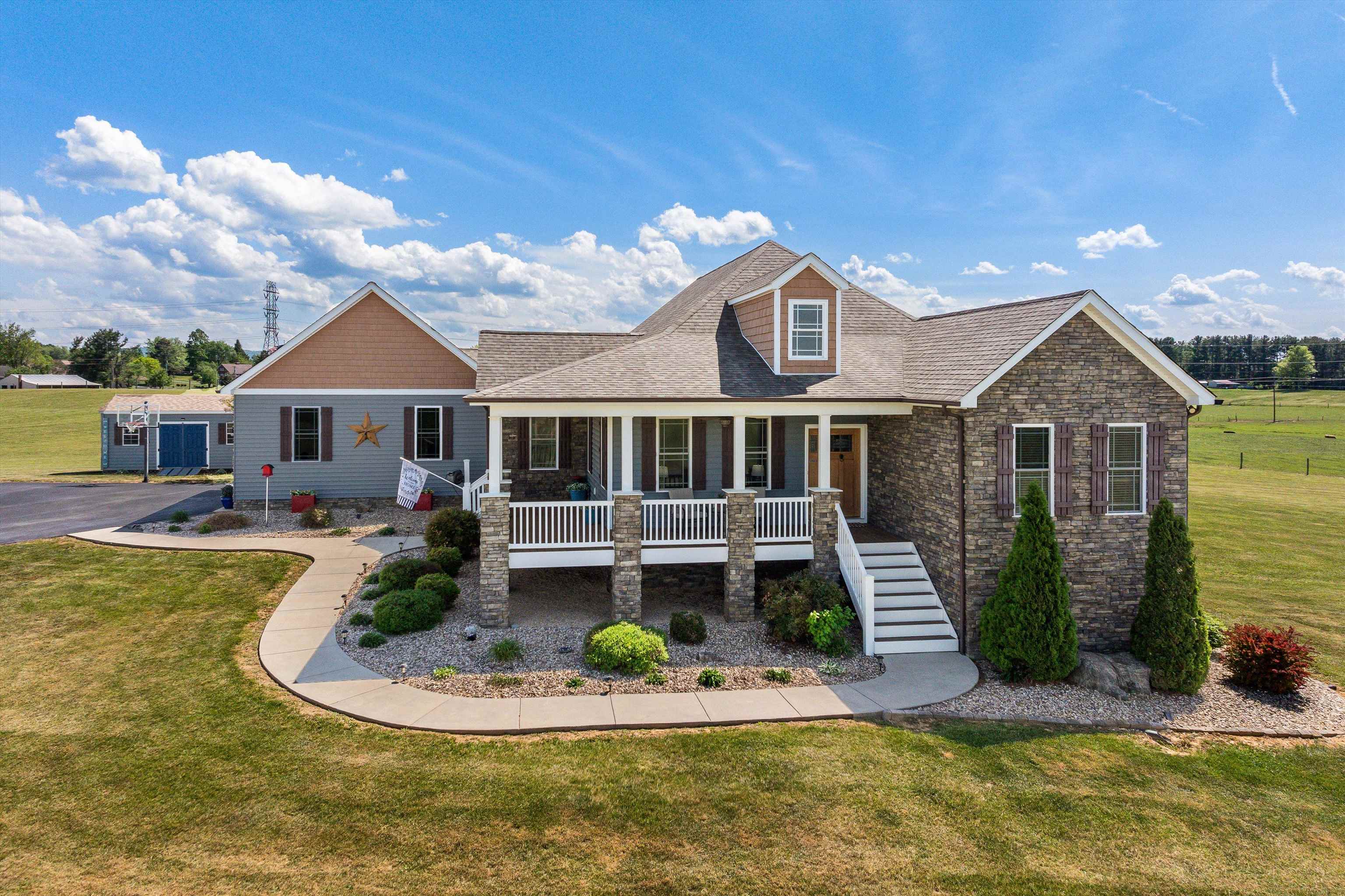 72 BENT CREEK RD, WAYNESBORO, Virginia 22980, 5 Bedrooms Bedrooms, ,3 BathroomsBathrooms,Residential,72 BENT CREEK RD,664090 MLS # 664090
