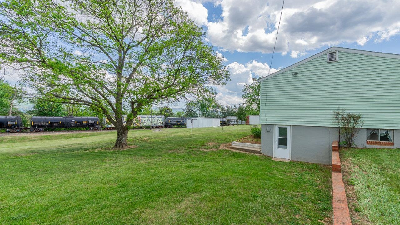 909 MILL CREEK RD, LURAY, Virginia 22835, 3 Bedrooms Bedrooms, ,2 BathroomsBathrooms,Residential,909 MILL CREEK RD,664098 MLS # 664098