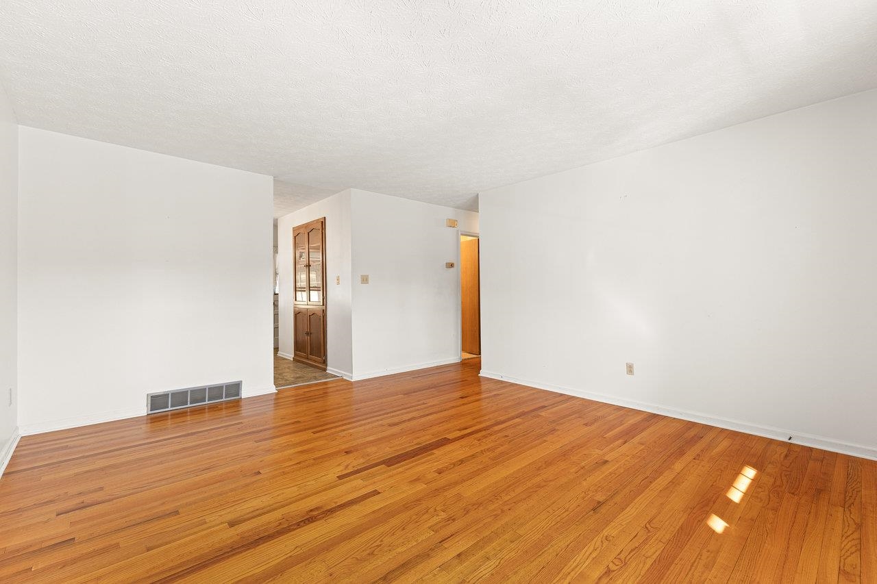 431 WEST AVE, HARRISONBURG, Virginia 22801, 3 Bedrooms Bedrooms, ,2 BathroomsBathrooms,Residential,431 WEST AVE,664100 MLS # 664100