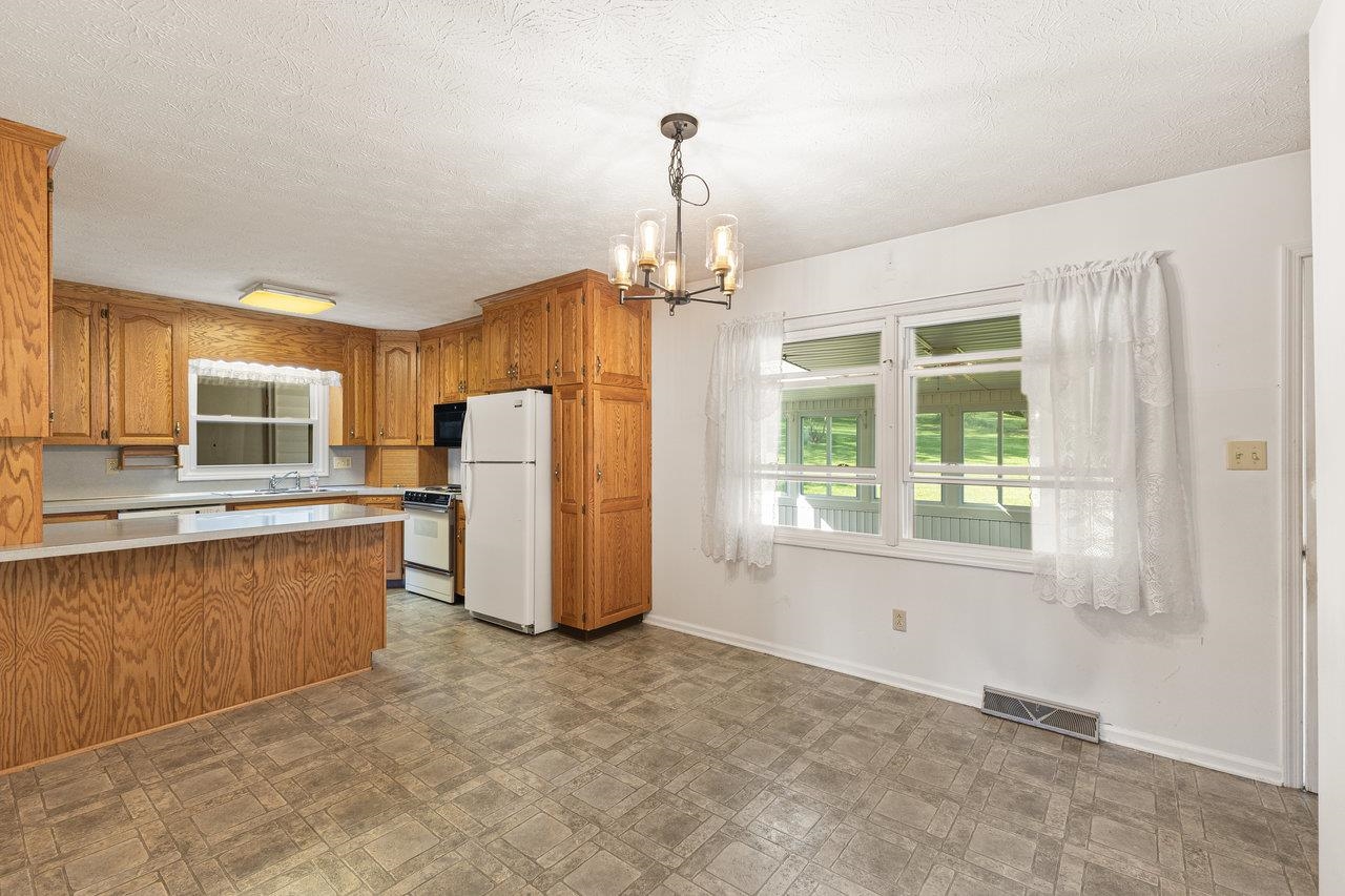 431 WEST AVE, HARRISONBURG, Virginia 22801, 3 Bedrooms Bedrooms, ,2 BathroomsBathrooms,Residential,431 WEST AVE,664100 MLS # 664100