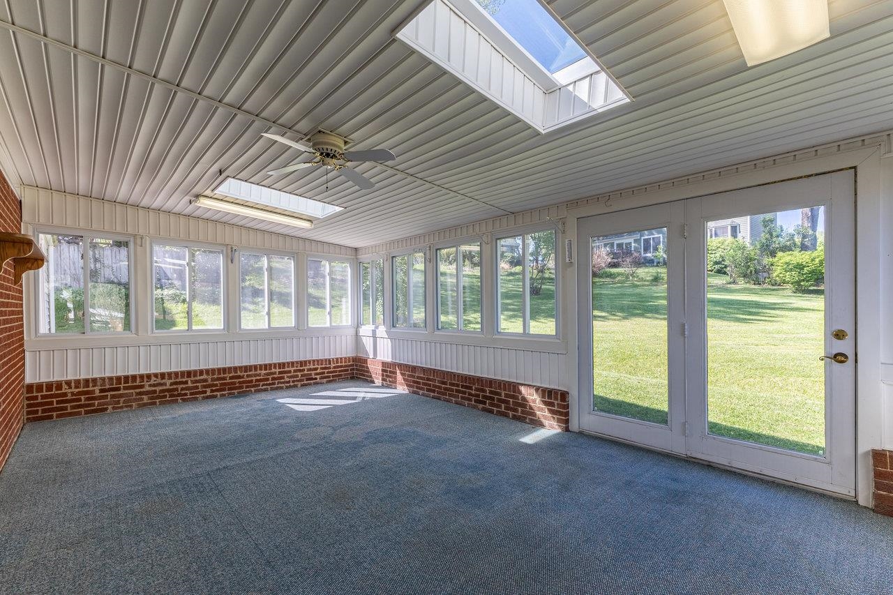431 WEST AVE, HARRISONBURG, Virginia 22801, 3 Bedrooms Bedrooms, ,2 BathroomsBathrooms,Residential,431 WEST AVE,664100 MLS # 664100