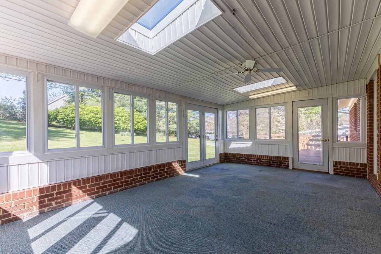 431 WEST AVE, HARRISONBURG, Virginia 22801, 3 Bedrooms Bedrooms, ,2 BathroomsBathrooms,Residential,431 WEST AVE,664100 MLS # 664100