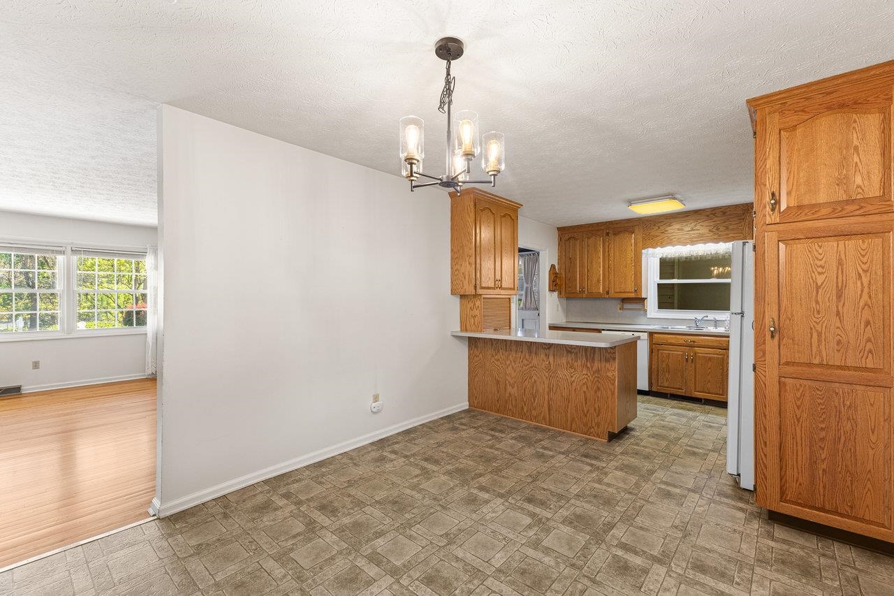 431 WEST AVE, HARRISONBURG, Virginia 22801, 3 Bedrooms Bedrooms, ,2 BathroomsBathrooms,Residential,431 WEST AVE,664100 MLS # 664100