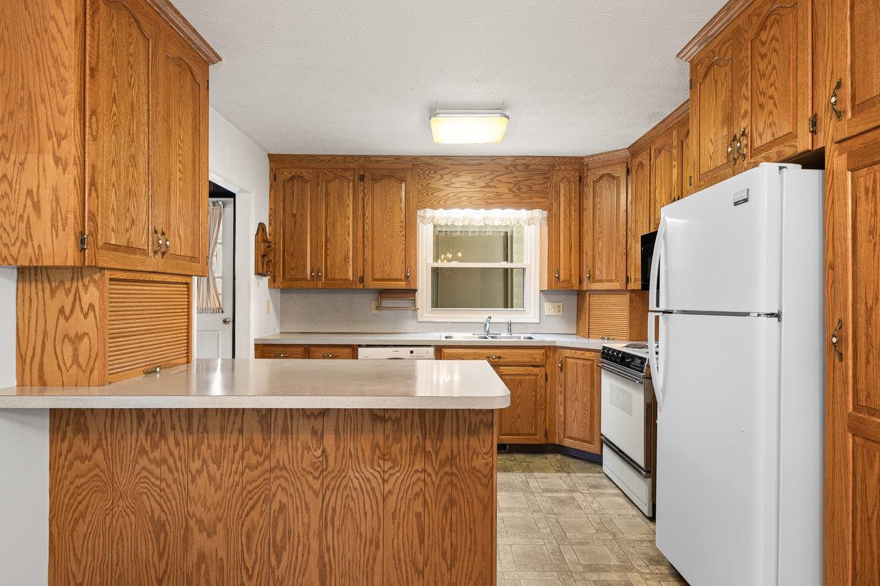 431 WEST AVE, HARRISONBURG, Virginia 22801, 3 Bedrooms Bedrooms, ,2 BathroomsBathrooms,Residential,431 WEST AVE,664100 MLS # 664100