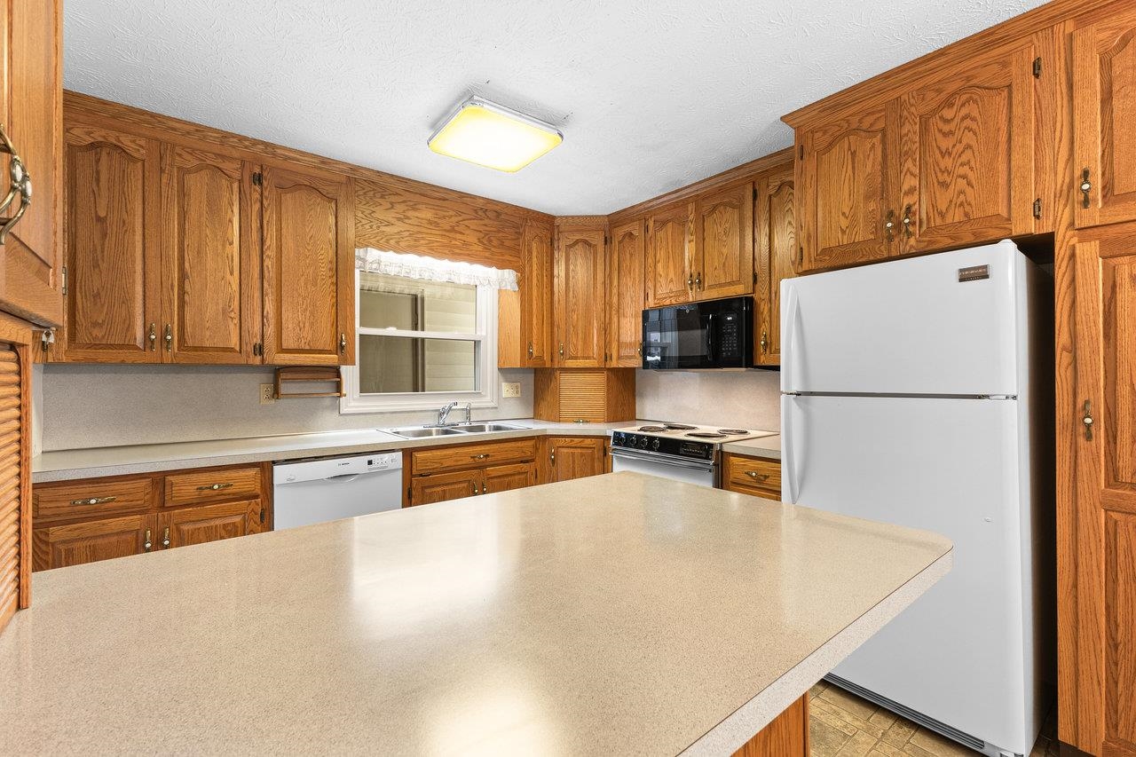 431 WEST AVE, HARRISONBURG, Virginia 22801, 3 Bedrooms Bedrooms, ,2 BathroomsBathrooms,Residential,431 WEST AVE,664100 MLS # 664100