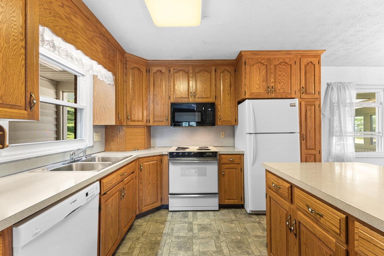 431 WEST AVE, HARRISONBURG, Virginia 22801, 3 Bedrooms Bedrooms, ,2 BathroomsBathrooms,Residential,431 WEST AVE,664100 MLS # 664100
