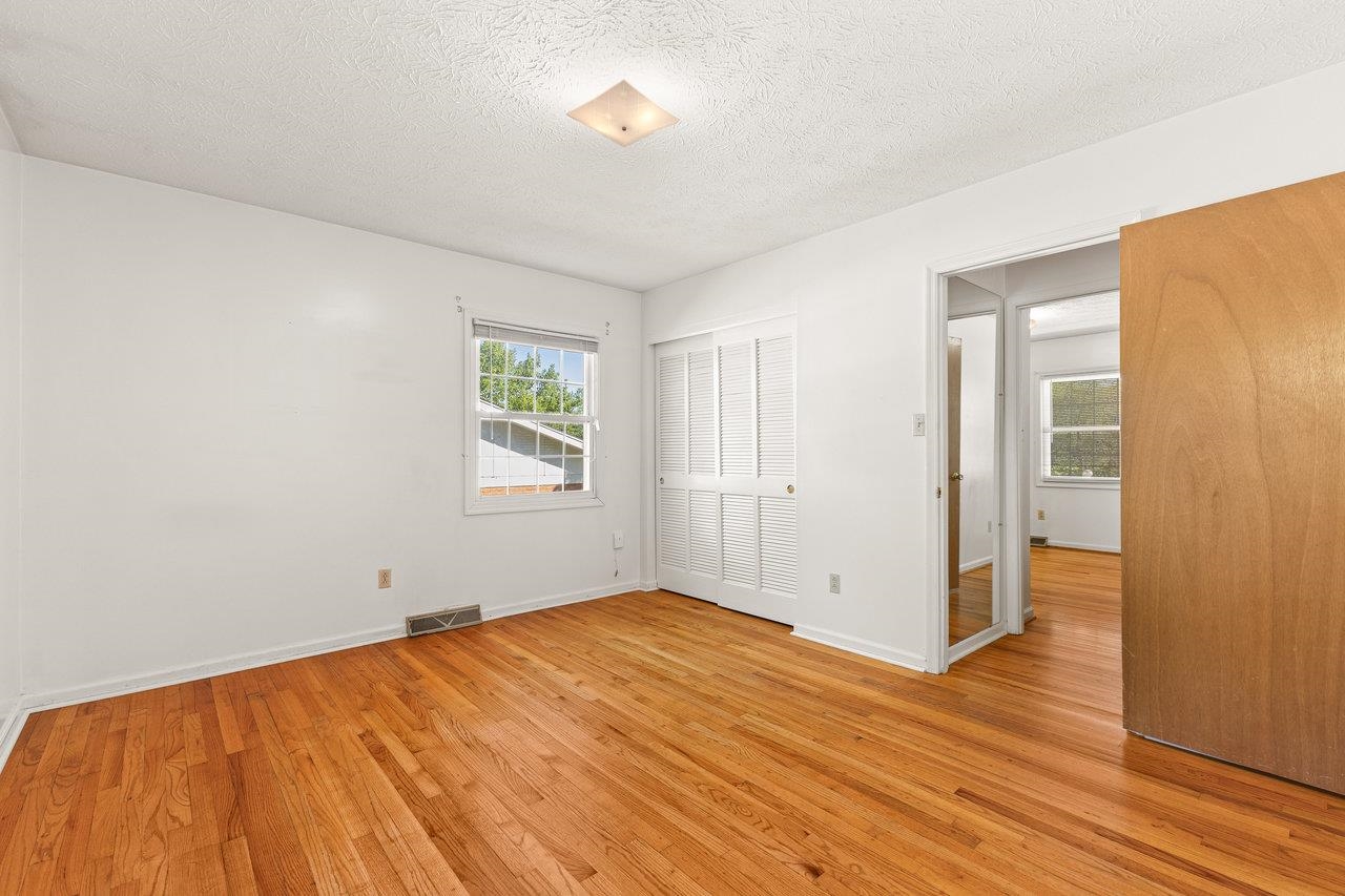 431 WEST AVE, HARRISONBURG, Virginia 22801, 3 Bedrooms Bedrooms, ,2 BathroomsBathrooms,Residential,431 WEST AVE,664100 MLS # 664100