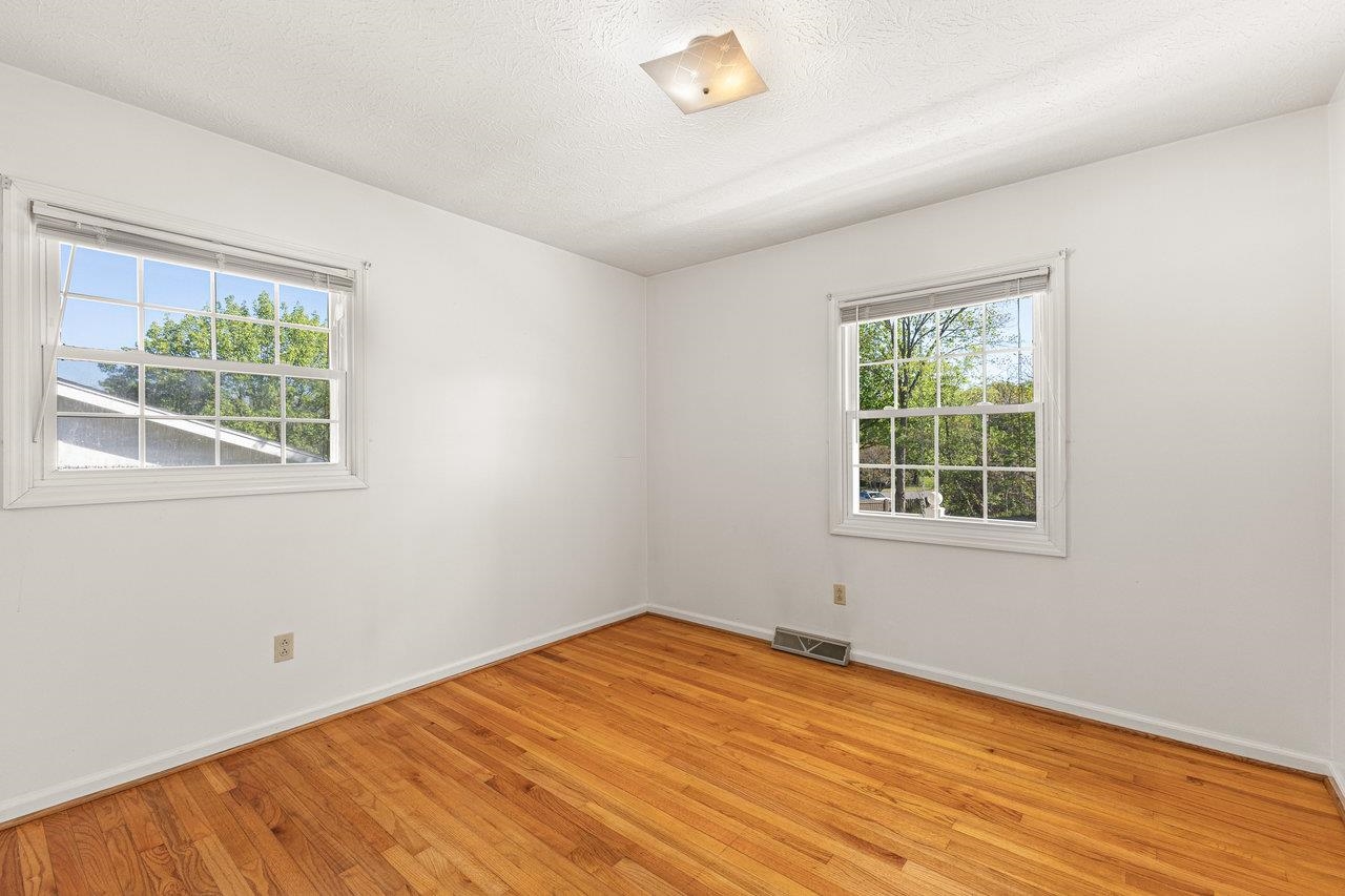 431 WEST AVE, HARRISONBURG, Virginia 22801, 3 Bedrooms Bedrooms, ,2 BathroomsBathrooms,Residential,431 WEST AVE,664100 MLS # 664100