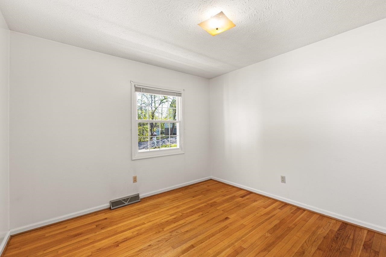 431 WEST AVE, HARRISONBURG, Virginia 22801, 3 Bedrooms Bedrooms, ,2 BathroomsBathrooms,Residential,431 WEST AVE,664100 MLS # 664100