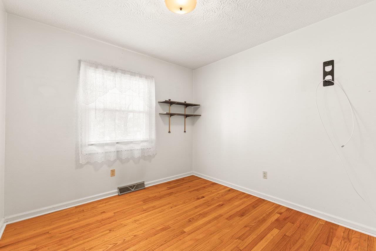 431 WEST AVE, HARRISONBURG, Virginia 22801, 3 Bedrooms Bedrooms, ,2 BathroomsBathrooms,Residential,431 WEST AVE,664100 MLS # 664100
