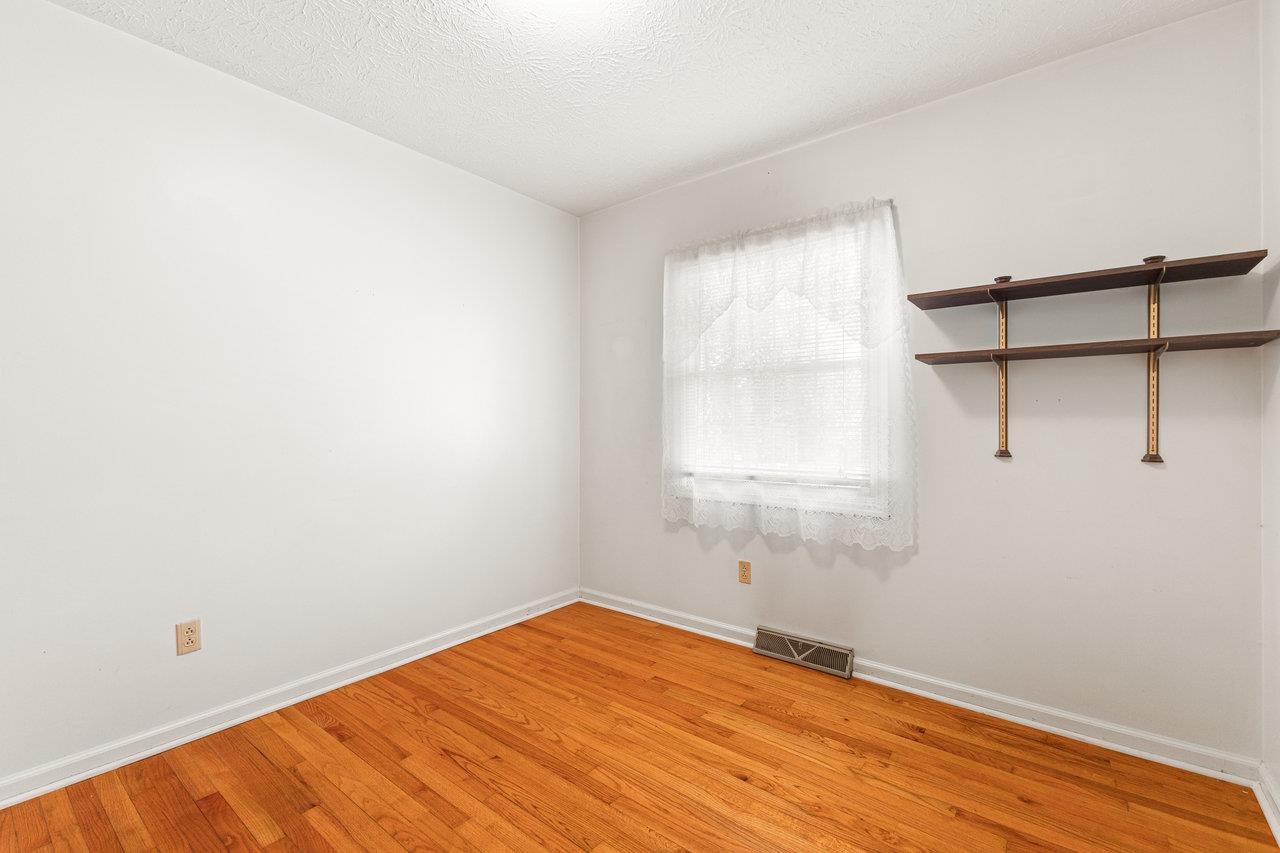 431 WEST AVE, HARRISONBURG, Virginia 22801, 3 Bedrooms Bedrooms, ,2 BathroomsBathrooms,Residential,431 WEST AVE,664100 MLS # 664100