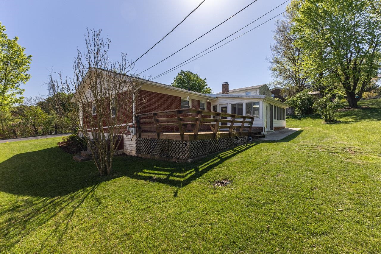 431 WEST AVE, HARRISONBURG, Virginia 22801, 3 Bedrooms Bedrooms, ,2 BathroomsBathrooms,Residential,431 WEST AVE,664100 MLS # 664100
