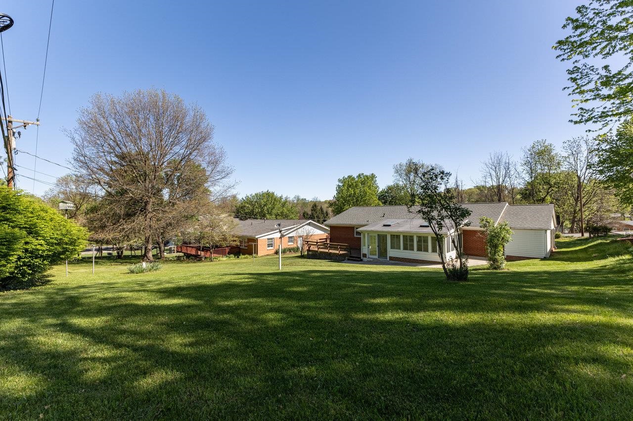 431 WEST AVE, HARRISONBURG, Virginia 22801, 3 Bedrooms Bedrooms, ,2 BathroomsBathrooms,Residential,431 WEST AVE,664100 MLS # 664100