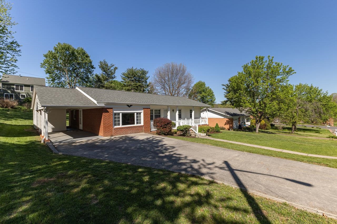 431 WEST AVE, HARRISONBURG, Virginia 22801, 3 Bedrooms Bedrooms, ,2 BathroomsBathrooms,Residential,431 WEST AVE,664100 MLS # 664100