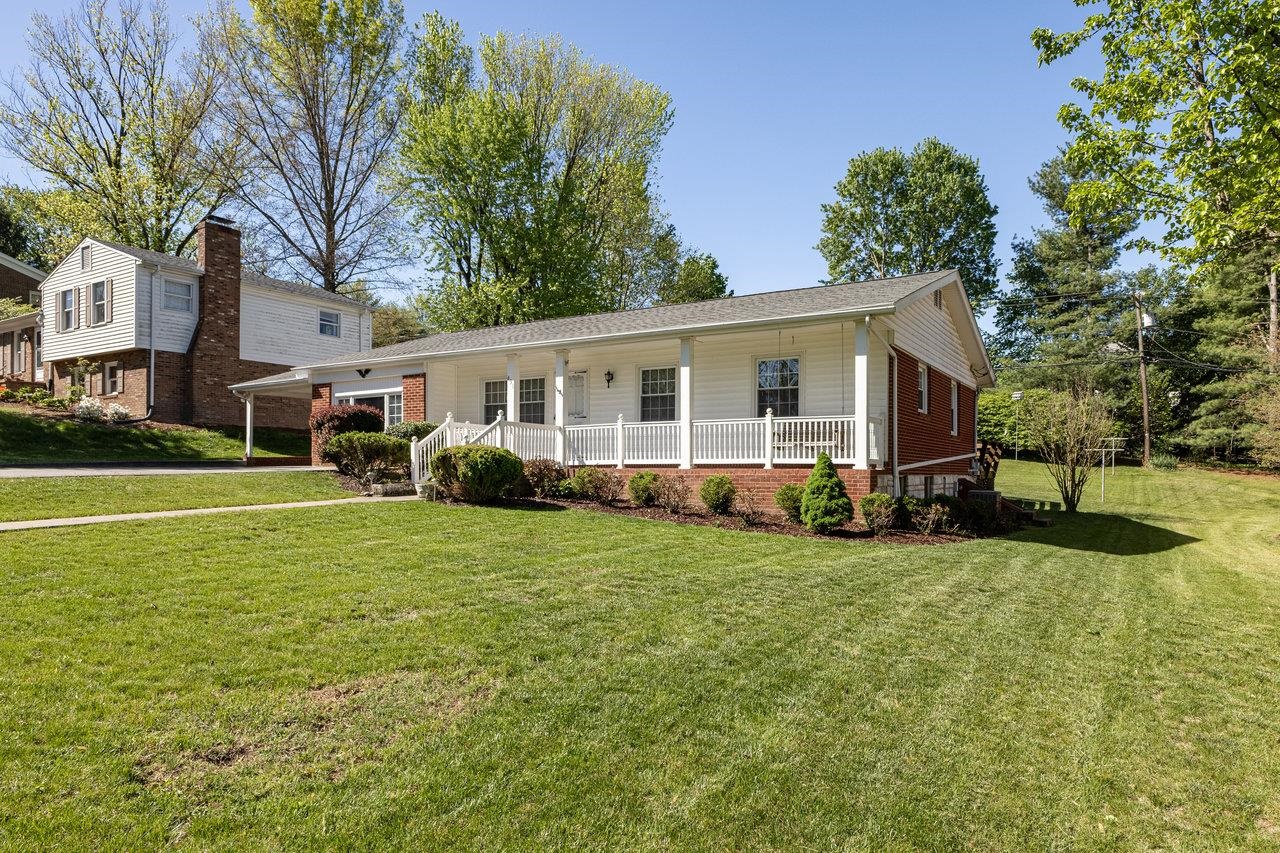 431 WEST AVE, HARRISONBURG, Virginia 22801, 3 Bedrooms Bedrooms, ,2 BathroomsBathrooms,Residential,431 WEST AVE,664100 MLS # 664100