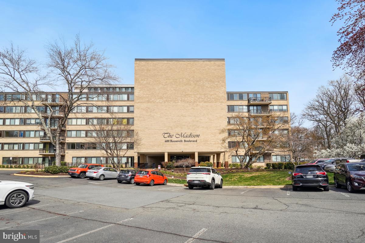 600 ROOSEVELT BLVD #316, FALLS CHURCH, Virginia 22044, 2 Bedrooms Bedrooms, 4 Rooms Rooms,1 BathroomBathrooms,Residential,For sale,600 ROOSEVELT BLVD #316,VAFA2002864 MLS # VAFA2002864