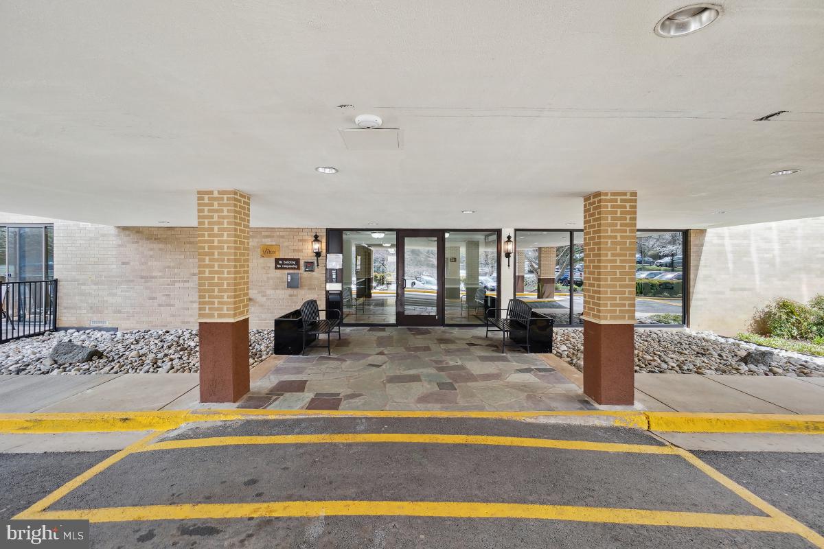 600 ROOSEVELT BLVD #316, FALLS CHURCH, Virginia 22044, 2 Bedrooms Bedrooms, 4 Rooms Rooms,1 BathroomBathrooms,Residential,For sale,600 ROOSEVELT BLVD #316,VAFA2002864 MLS # VAFA2002864