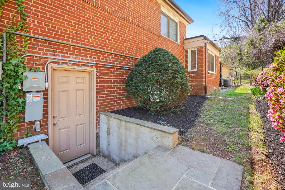 1801 PRIMROSE RD NW, WASHINGTON, District Of Columbia 20012, 5 Bedrooms Bedrooms, ,4 BathroomsBathrooms,Residential,For sale,1801 PRIMROSE RD NW,DCDC2194700 MLS # DCDC2194700
