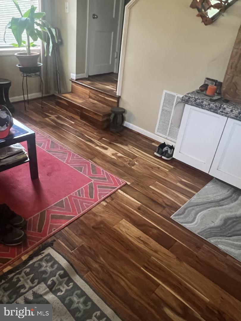 5122 11TH RD S, ARLINGTON, Virginia 22204, 3 Bedrooms Bedrooms, ,1 BathroomBathrooms,Residential,For sale,5122 11TH RD S,VAAR2056682 MLS # VAAR2056682
