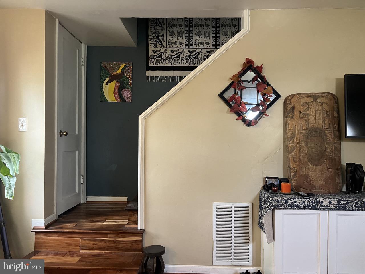 5122 11TH RD S, ARLINGTON, Virginia 22204, 3 Bedrooms Bedrooms, ,1 BathroomBathrooms,Residential,For sale,5122 11TH RD S,VAAR2056682 MLS # VAAR2056682