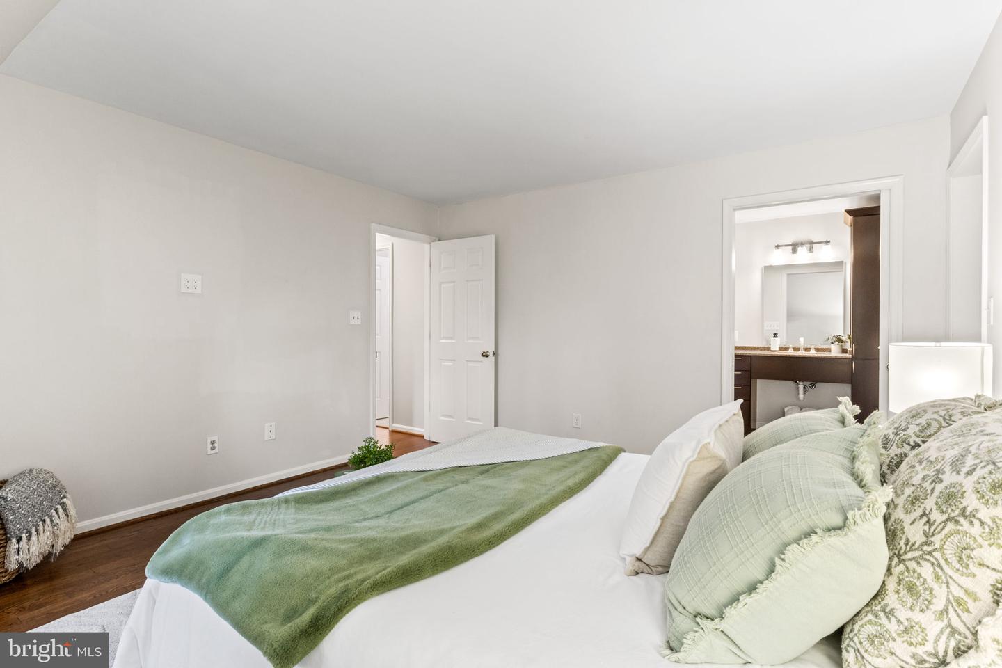 12717 MELVILLE LN, FAIRFAX, Virginia 22033, 4 Bedrooms Bedrooms, ,3 BathroomsBathrooms,Residential,For sale,12717 MELVILLE LN,VAFX2238420 MLS # VAFX2238420