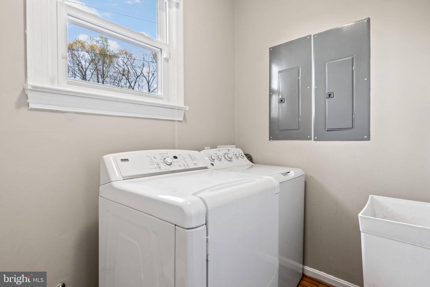 12717 MELVILLE LN, FAIRFAX, Virginia 22033, 4 Bedrooms Bedrooms, ,3 BathroomsBathrooms,Residential,For sale,12717 MELVILLE LN,VAFX2238420 MLS # VAFX2238420