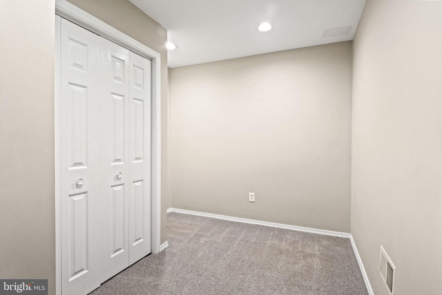 12717 MELVILLE LN, FAIRFAX, Virginia 22033, 4 Bedrooms Bedrooms, ,3 BathroomsBathrooms,Residential,For sale,12717 MELVILLE LN,VAFX2238420 MLS # VAFX2238420