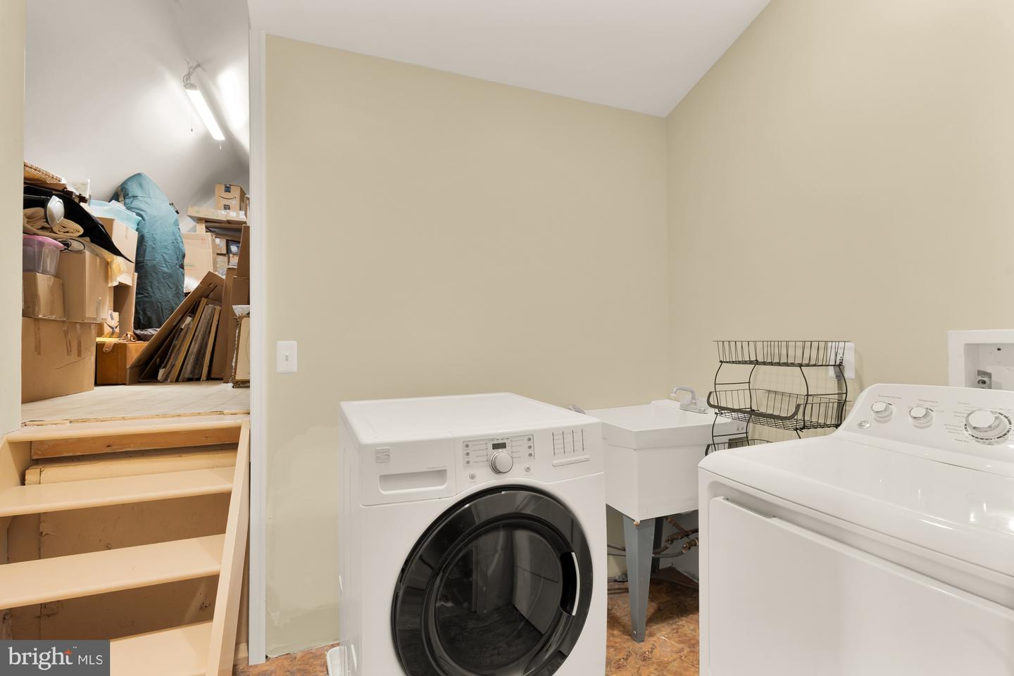 2205 IVOR LN, ALEXANDRIA, Virginia 22304, 4 Bedrooms Bedrooms, ,3 BathroomsBathrooms,Residential,For sale,2205 IVOR LN,VAAX2044974 MLS # VAAX2044974