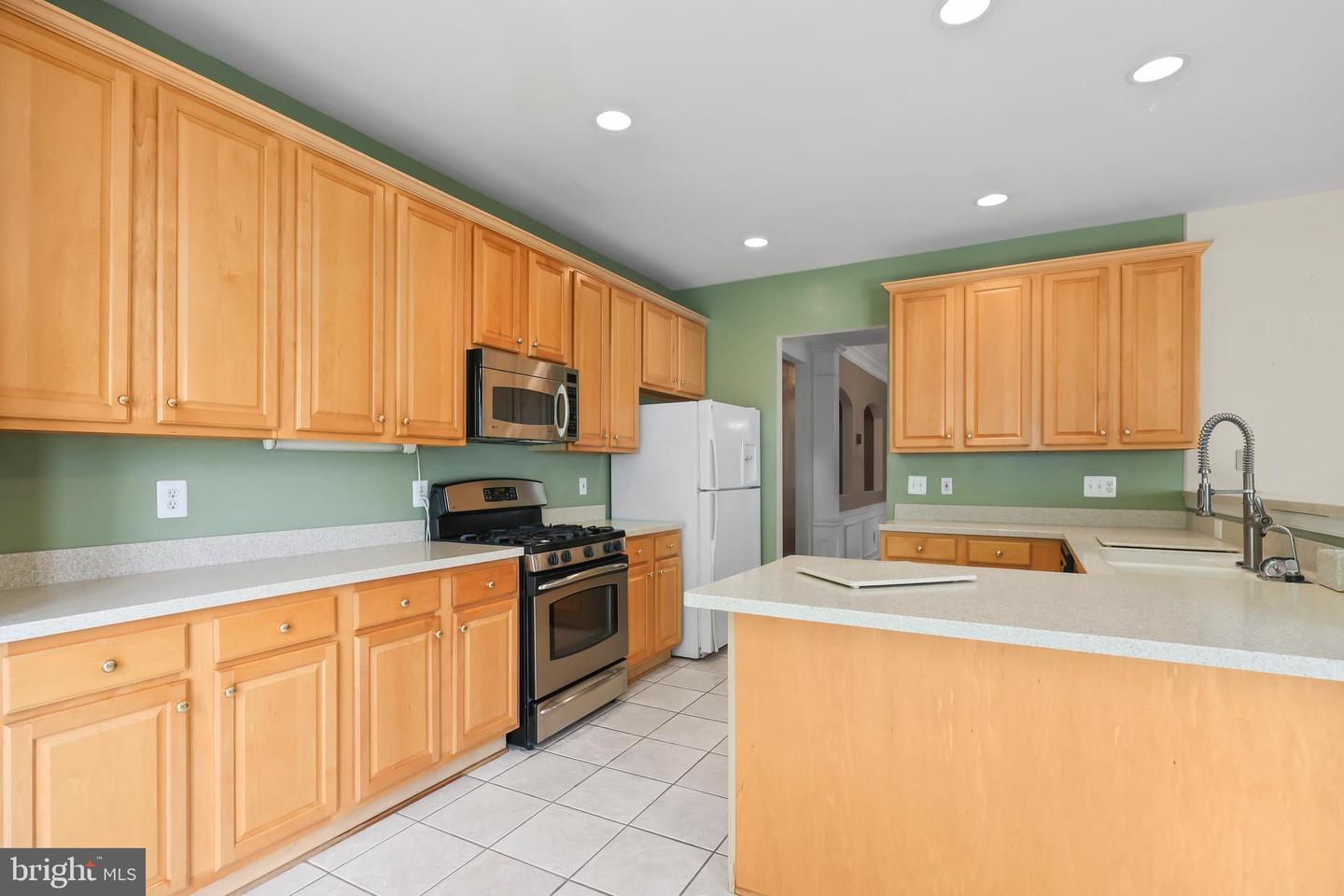 1988 PENFOLD CT, WOODBRIDGE, Virginia 22192, 4 Bedrooms Bedrooms, ,3 BathroomsBathrooms,Residential,For sale,1988 PENFOLD CT,VAPW2094032 MLS # VAPW2094032