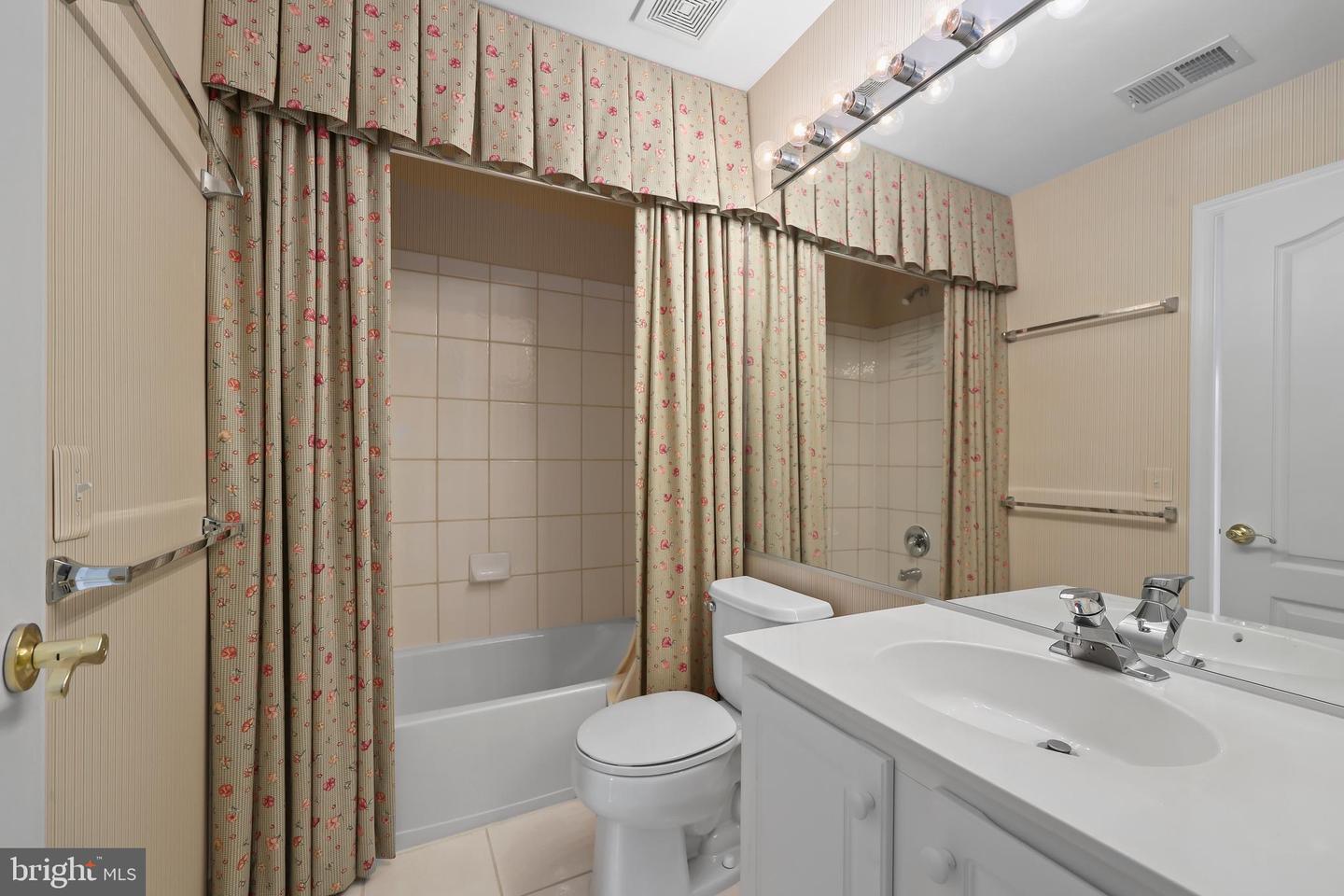 1988 PENFOLD CT, WOODBRIDGE, Virginia 22192, 4 Bedrooms Bedrooms, ,3 BathroomsBathrooms,Residential,For sale,1988 PENFOLD CT,VAPW2094032 MLS # VAPW2094032