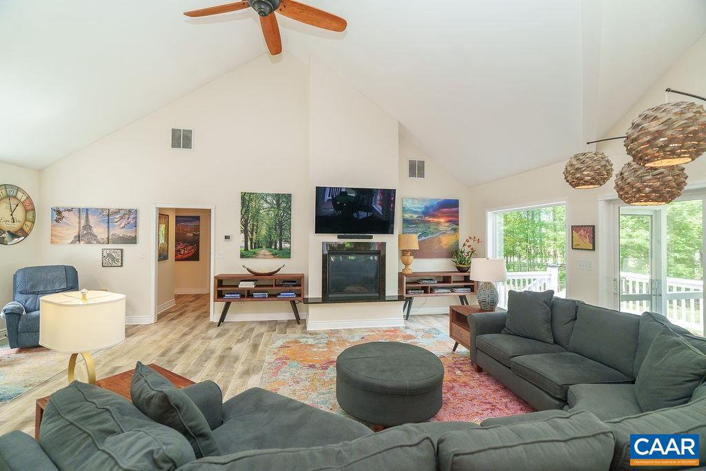 8954 LANGHORNE RD, ESMONT, Virginia 22937, 3 Bedrooms Bedrooms, ,3 BathroomsBathrooms,Residential,For sale,8954 LANGHORNE RD,664094 MLS # 664094