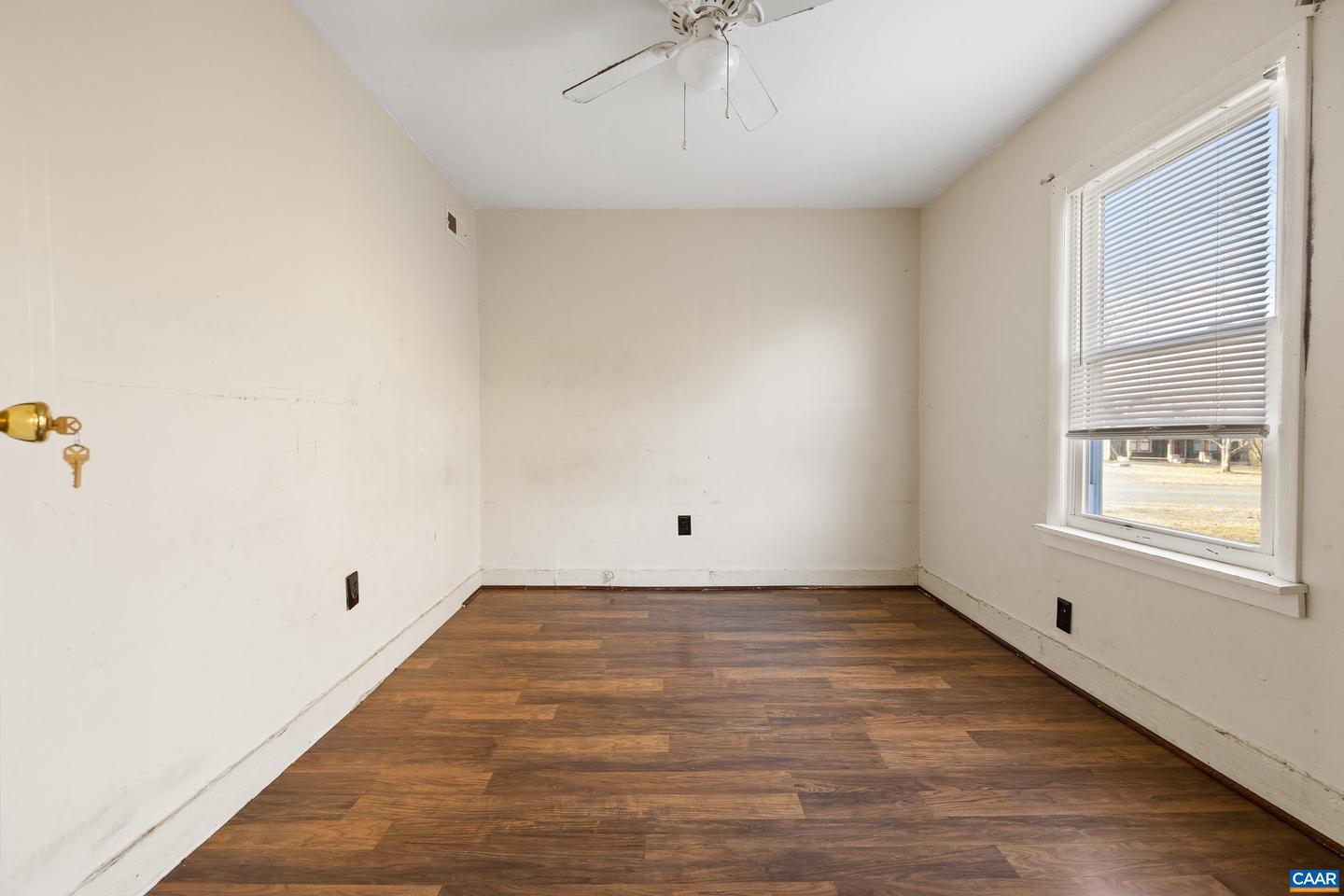 228 OLD FIFTEEN RD, NEW CANTON, Virginia 23123, 2 Bedrooms Bedrooms, ,1 BathroomBathrooms,Residential,For sale,228 OLD FIFTEEN RD,661280 MLS # 661280
