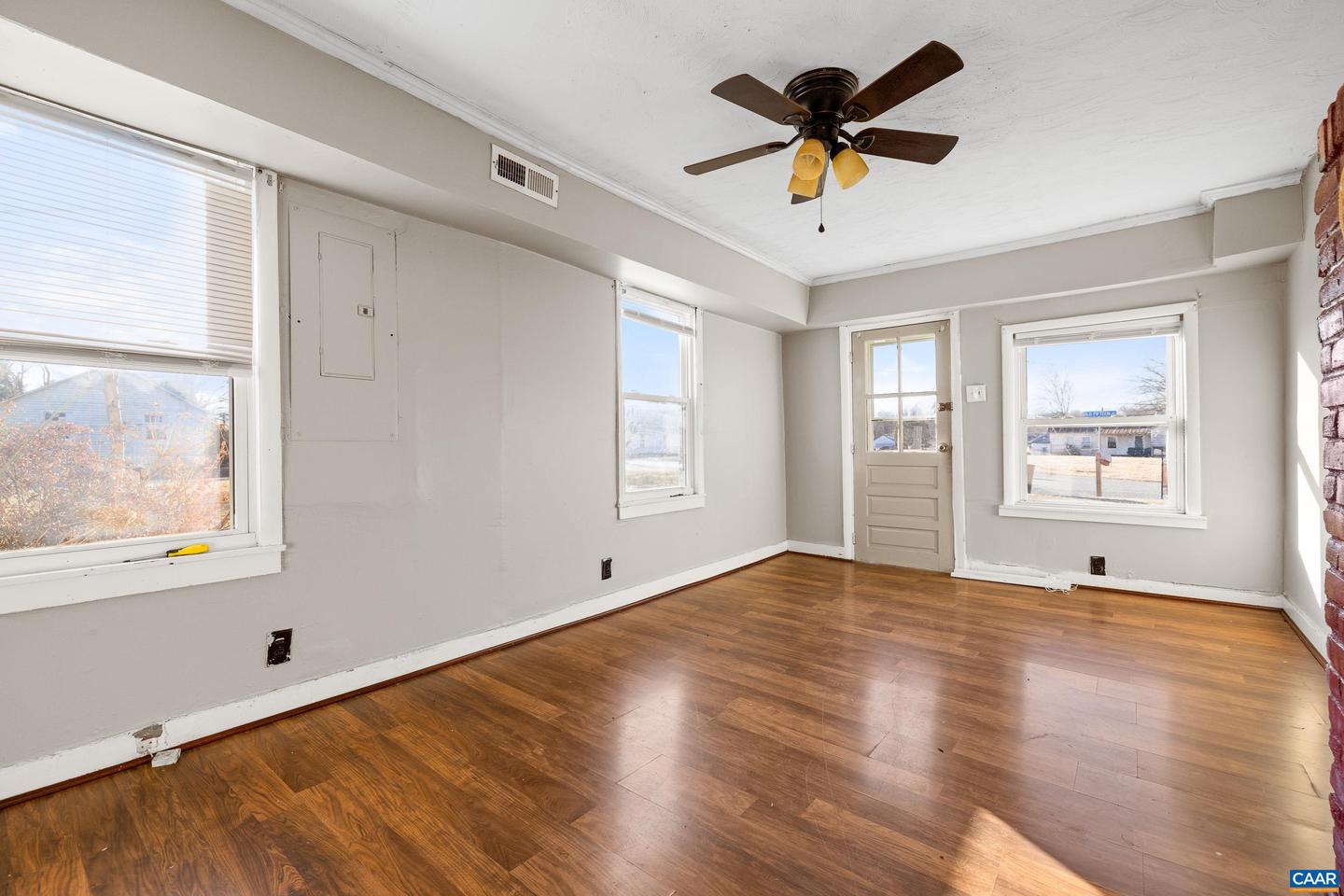 228 OLD FIFTEEN RD, NEW CANTON, Virginia 23123, 2 Bedrooms Bedrooms, ,1 BathroomBathrooms,Residential,For sale,228 OLD FIFTEEN RD,661280 MLS # 661280