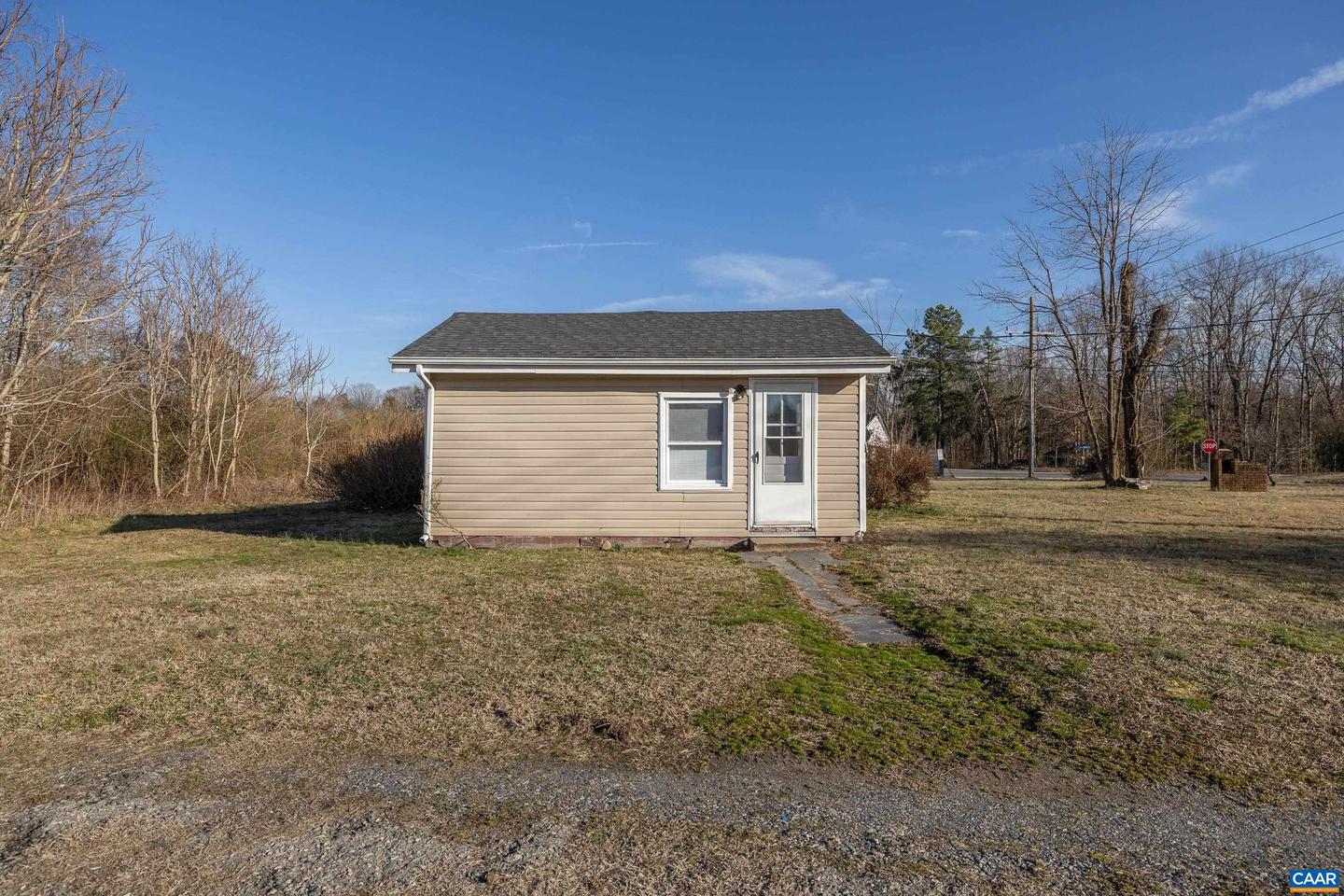 228 OLD FIFTEEN RD, NEW CANTON, Virginia 23123, 2 Bedrooms Bedrooms, ,1 BathroomBathrooms,Residential,For sale,228 OLD FIFTEEN RD,661280 MLS # 661280