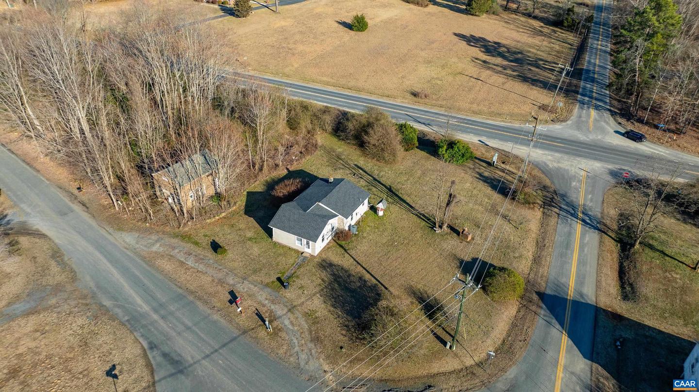 228 OLD FIFTEEN RD, NEW CANTON, Virginia 23123, 2 Bedrooms Bedrooms, ,1 BathroomBathrooms,Residential,For sale,228 OLD FIFTEEN RD,661280 MLS # 661280