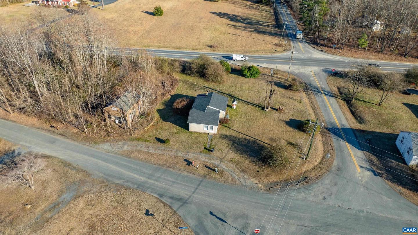 228 OLD FIFTEEN RD, NEW CANTON, Virginia 23123, 2 Bedrooms Bedrooms, ,1 BathroomBathrooms,Residential,For sale,228 OLD FIFTEEN RD,661280 MLS # 661280