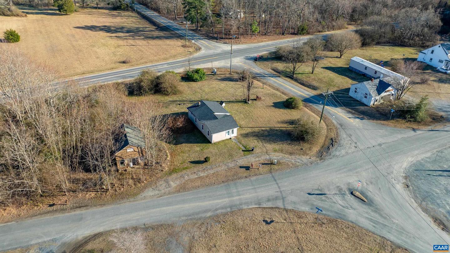 228 OLD FIFTEEN RD, NEW CANTON, Virginia 23123, 2 Bedrooms Bedrooms, ,1 BathroomBathrooms,Residential,For sale,228 OLD FIFTEEN RD,661280 MLS # 661280