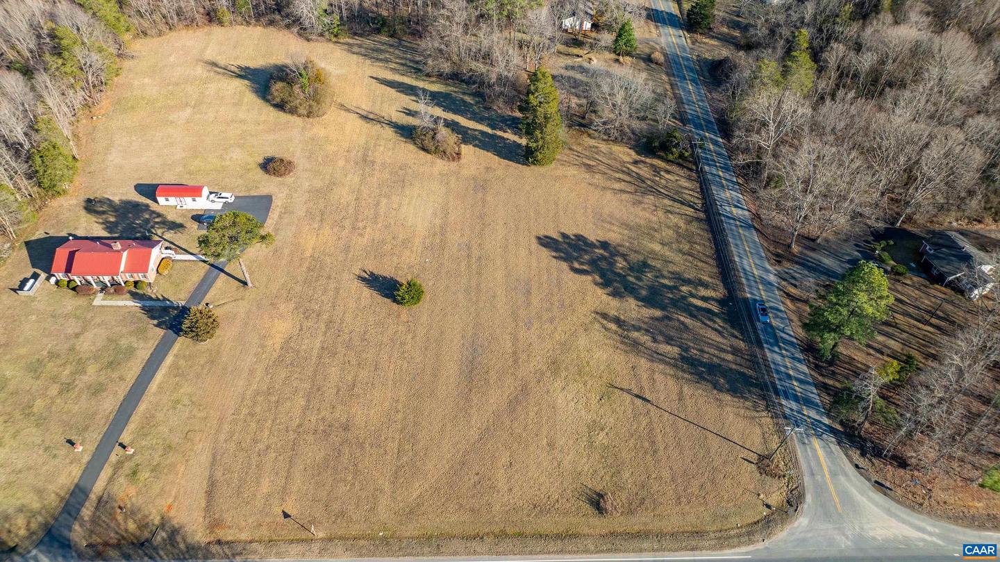 228 OLD FIFTEEN RD, NEW CANTON, Virginia 23123, 2 Bedrooms Bedrooms, ,1 BathroomBathrooms,Residential,For sale,228 OLD FIFTEEN RD,661280 MLS # 661280