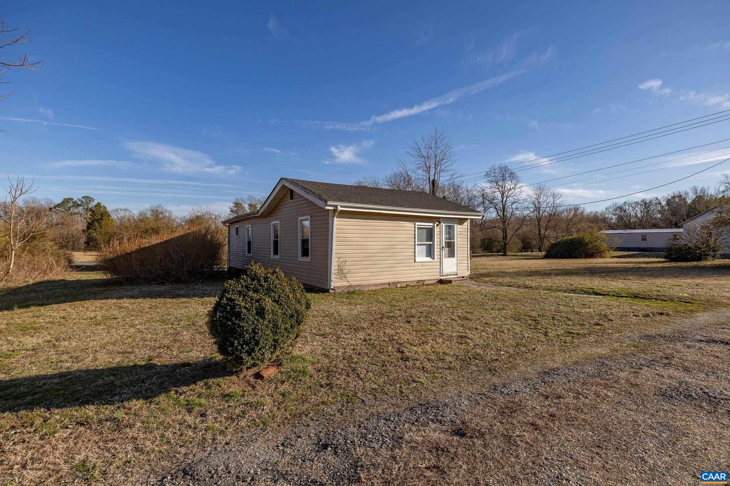 228 OLD FIFTEEN RD, NEW CANTON, Virginia 23123, 2 Bedrooms Bedrooms, ,1 BathroomBathrooms,Residential,For sale,228 OLD FIFTEEN RD,661280 MLS # 661280