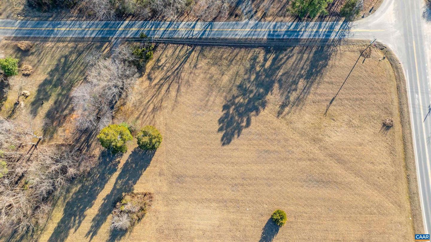 228 OLD FIFTEEN RD, NEW CANTON, Virginia 23123, 2 Bedrooms Bedrooms, ,1 BathroomBathrooms,Residential,For sale,228 OLD FIFTEEN RD,661280 MLS # 661280