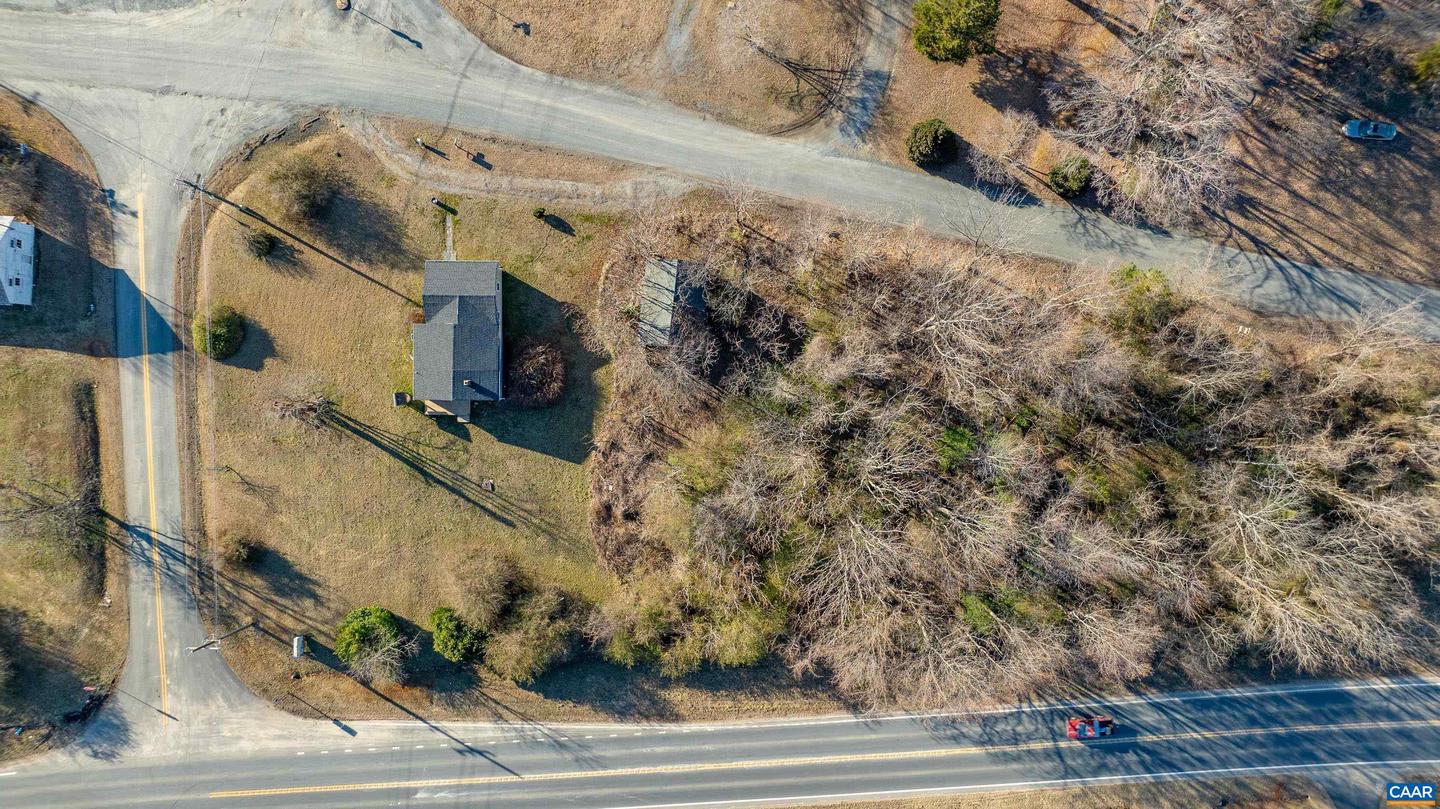 228 OLD FIFTEEN RD, NEW CANTON, Virginia 23123, 2 Bedrooms Bedrooms, ,1 BathroomBathrooms,Residential,For sale,228 OLD FIFTEEN RD,661280 MLS # 661280