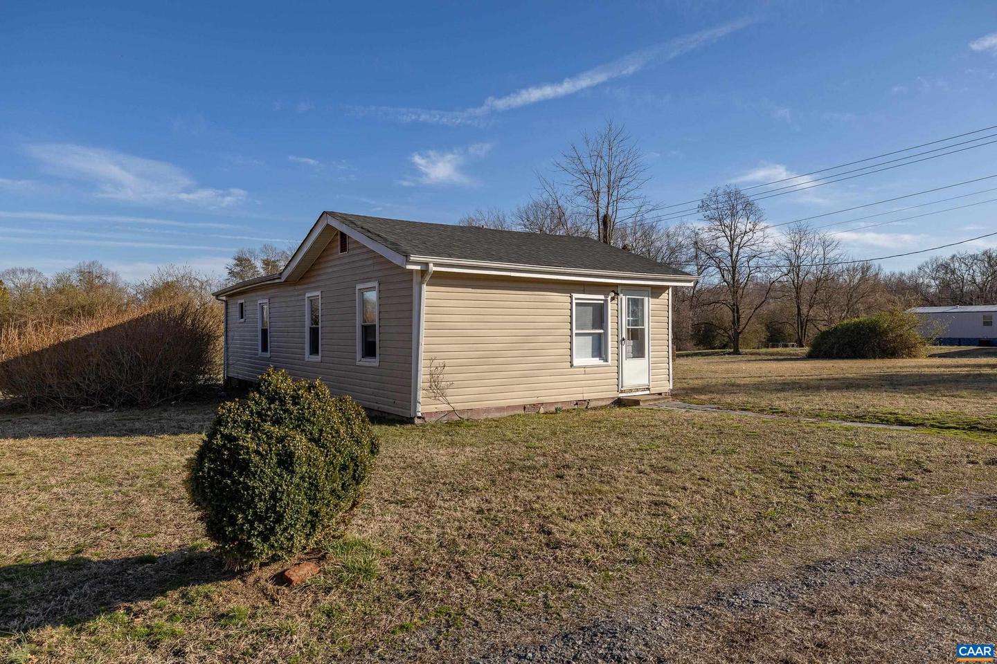228 OLD FIFTEEN RD, NEW CANTON, Virginia 23123, 2 Bedrooms Bedrooms, ,1 BathroomBathrooms,Residential,For sale,228 OLD FIFTEEN RD,661280 MLS # 661280