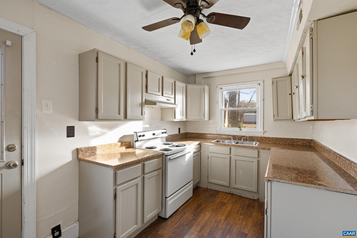 228 OLD FIFTEEN RD, NEW CANTON, Virginia 23123, 2 Bedrooms Bedrooms, ,1 BathroomBathrooms,Residential,For sale,228 OLD FIFTEEN RD,661280 MLS # 661280